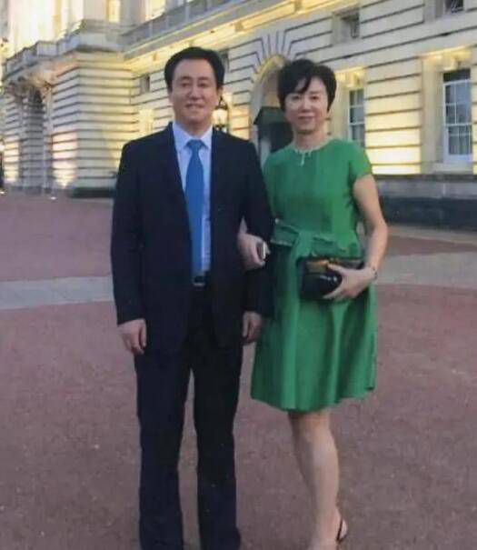 在此背景之下,电影频道正式推出「点亮金 12月18日百位电影人音乐人齐聚“光影绽放·中国电影120周年活力之夜”!