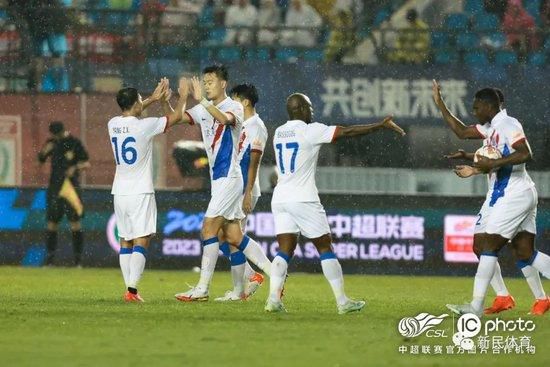 俩人都浓妆艳抹、皮草上身 《斗士》导演新片攒巨星 克里斯蒂安·贝尔加盟 2012-10-06 ,除之前已确认的布莱德利·库珀、艾米·亚当斯、杰瑞米·雷纳外,奥斯卡金像奖获得者克里斯蒂安·贝尔也于日前加盟。