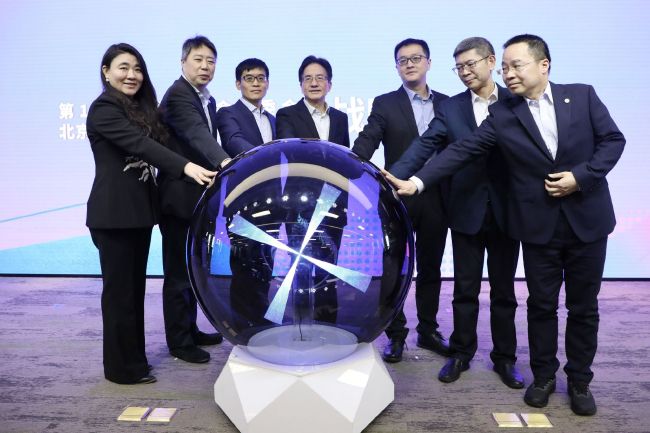 《星图》戛纳发布会 朱丽安·摩尔优雅米娅清新 2014-05-20 当地时间5月19日,第67届戛纳电影节,电影《星图》发布,主创齐现身。