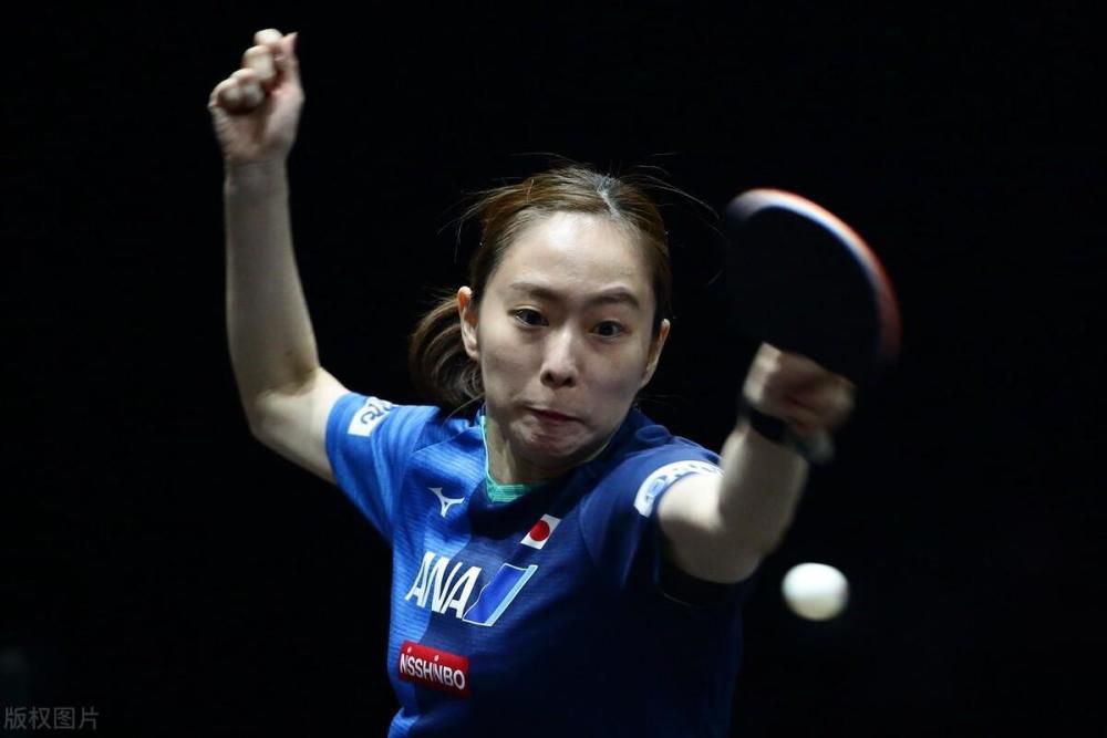 杰昆·菲尼克斯在photocall环节背头 上一页12345.《恋恋笔记本》演员去世 曾出演《女煞葛洛莉》等_海外_ 消息 首页 新闻 视频 大片 影库 CCTV6 VIP影院 搜索 电影 星闻 独家 更多 专题 图片 视频 滚动 首页 新闻 大片 影库 CCTV6 VIP影院 客户端 电影网>新闻>明星资讯 《恋恋笔记本》演员去世 曾出演《女煞葛洛莉》等 时间：2024.08.15 ： 作者：小松 ： 近日，美国资深演员吉娜·罗兰兹于当地时间8月14日下午在家中去世，享年94岁。