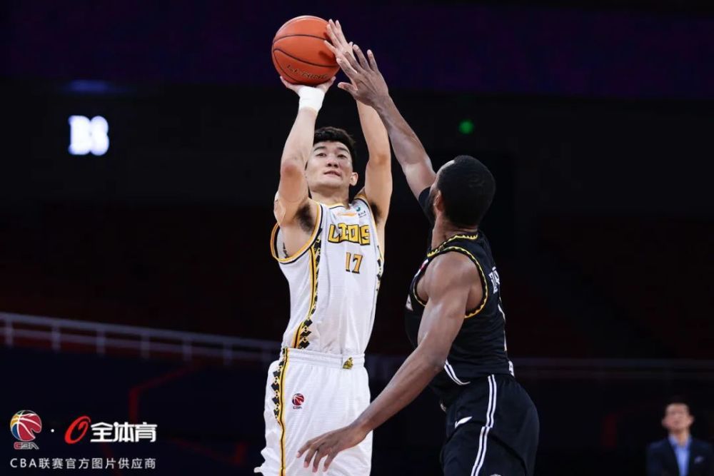 虽然她爱上了雇来调查父亲外遇的男人胜又，但因为缺乏恋爱经验，无法诚实地接受他的感情。