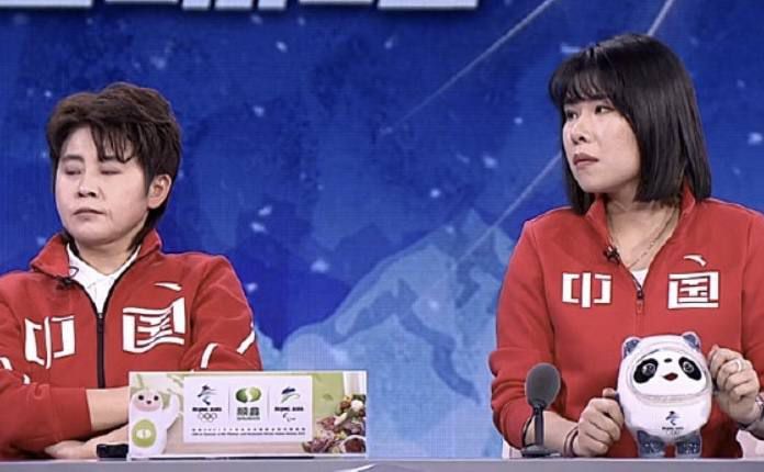 《焦点》再曝海报 威尔·史密斯亲吻马格特·罗比 2015-01-22 由威尔·史密斯主演的新片《焦点》再发两张新海报，其中一张是他与女主角马格特·罗比接吻的特写照片，而另一张，则是该片男二号罗德里格·桑托罗的“大头照”。