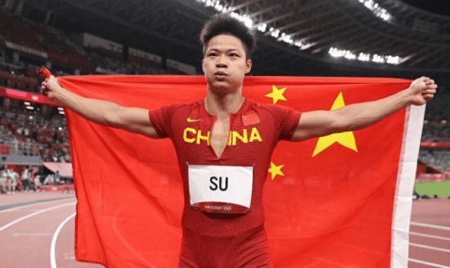 玛格特·罗比、基里安·墨菲、小罗伯特·唐尼、艾玛·斯通，还有久违路面的“荷兰弟”汤姆·赫兰德等亮相。