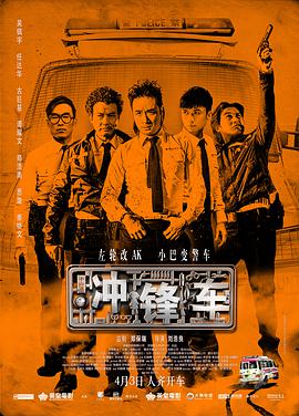 “美国队长”的替身演员穿战袍、背盾牌、骑摩托车出现在片场。